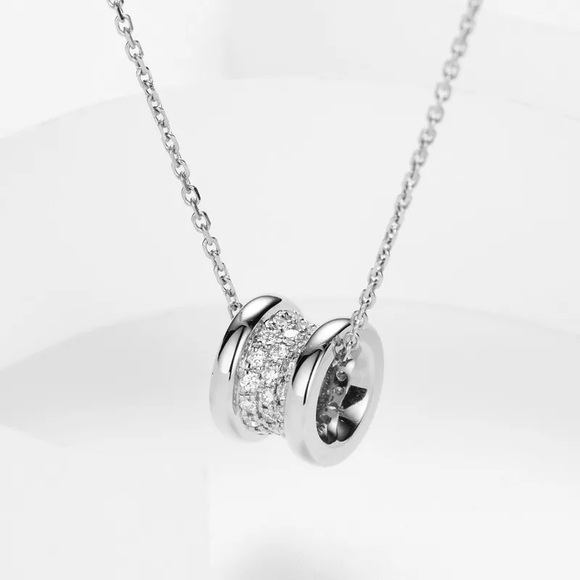 NIB 18kt White Gold Pave Barrel Diamond Necklace - Picture 1 of 6